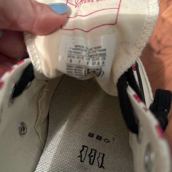 Smiley face chuck Taylor’s - Picture 3 of 6